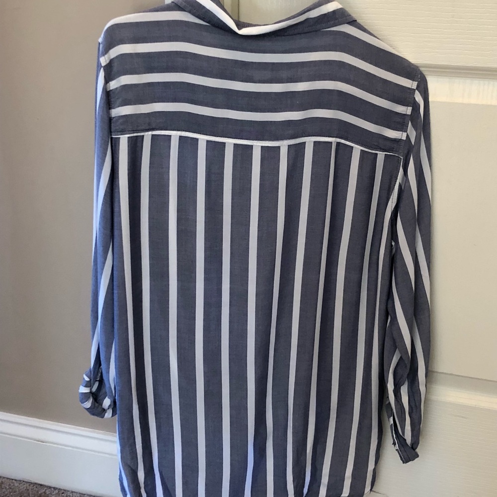 Button Down American Eagle Blouse; Size: M; - image 2